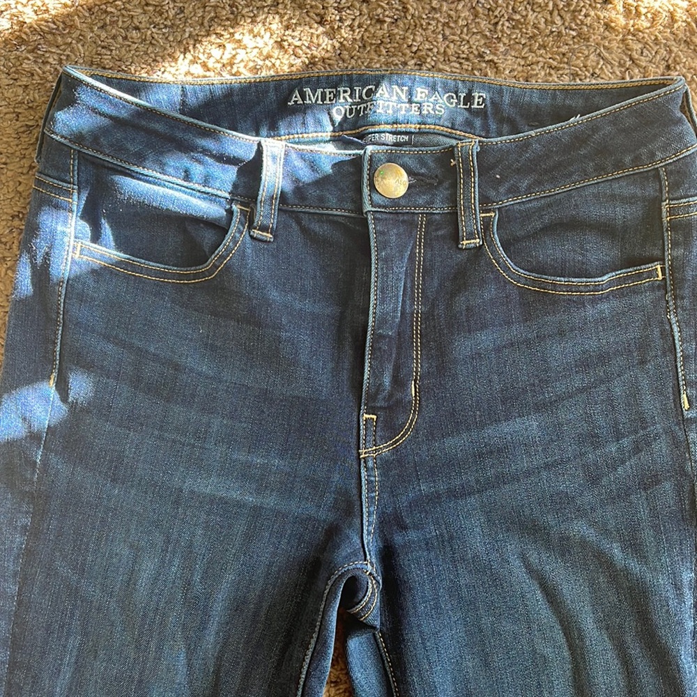 AMERICAN EAGLE HIGH RISE JEANS SIZE 4